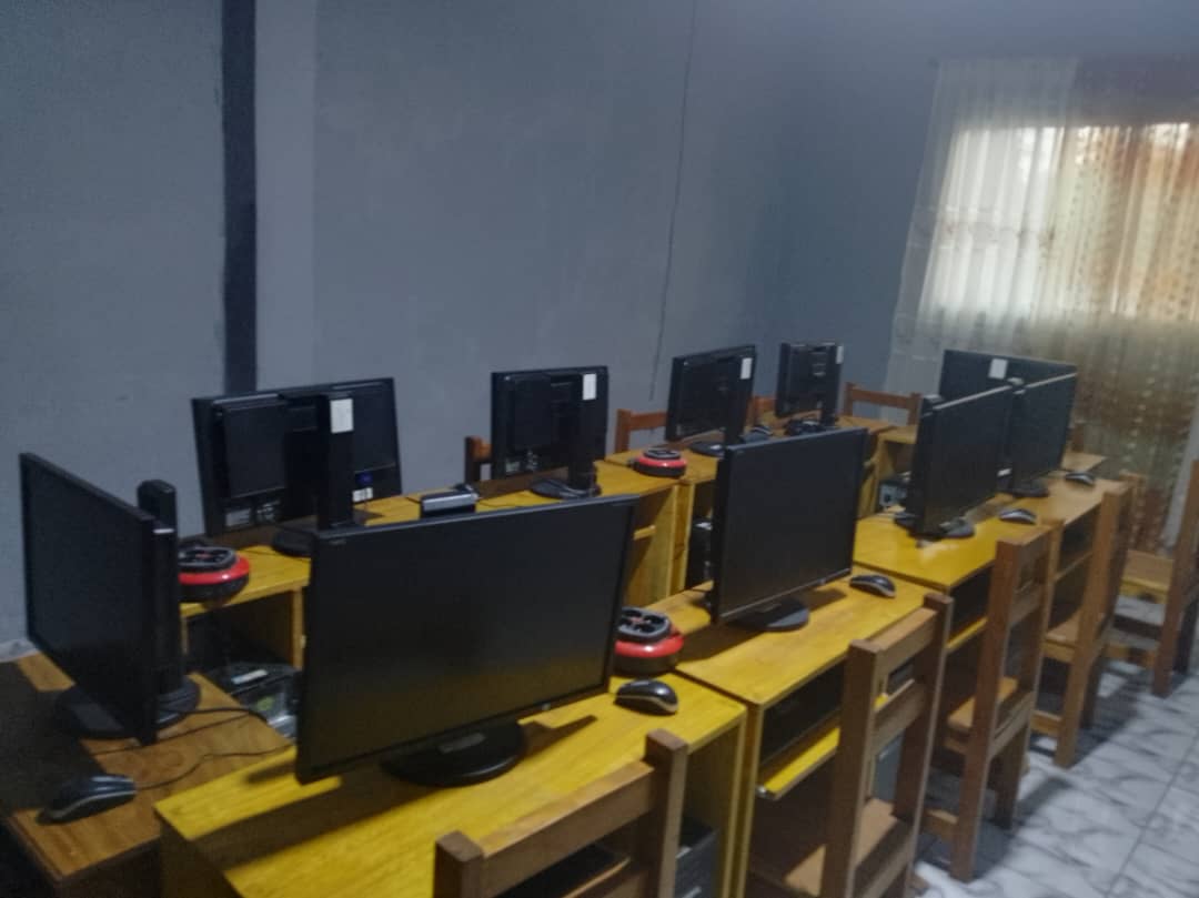 Salle informatique moderne ISTS AGORA